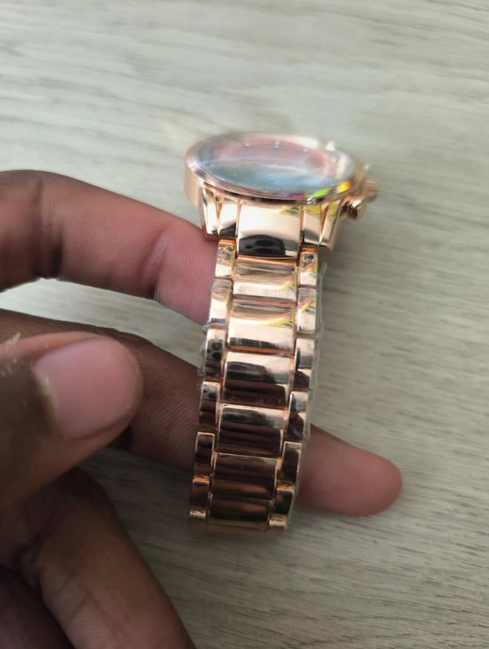 Montre femme rose gold - style Hugo Boss, neuve avec boîte - photo numéro 3