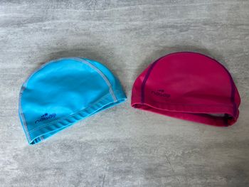 lot 2 bonnets de bain piscine bleu et rose foncé taille XS