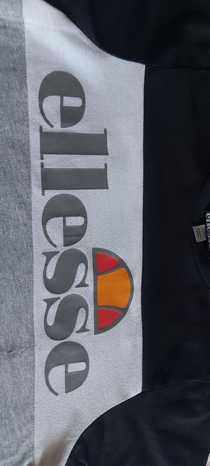 T-shirt Ellesse taille 10/11 ans - photo numéro 2