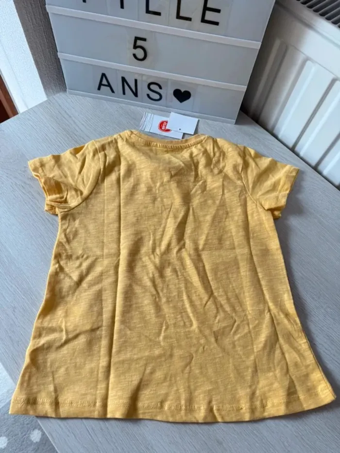 Joli Tshirt Cool Club 5 ans jaune neuf - photo numéro 4