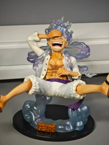 Figurine One Piece : Luffy Gear 5 17cm neuve sans boîte