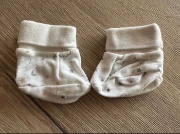 Chaussons naissance beige étoilé