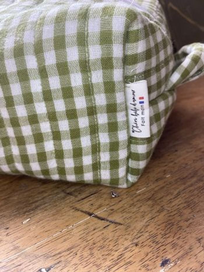 Trousse de toilette matelassée en gaze de coton vichy blanche et vert olive - photo numéro 4