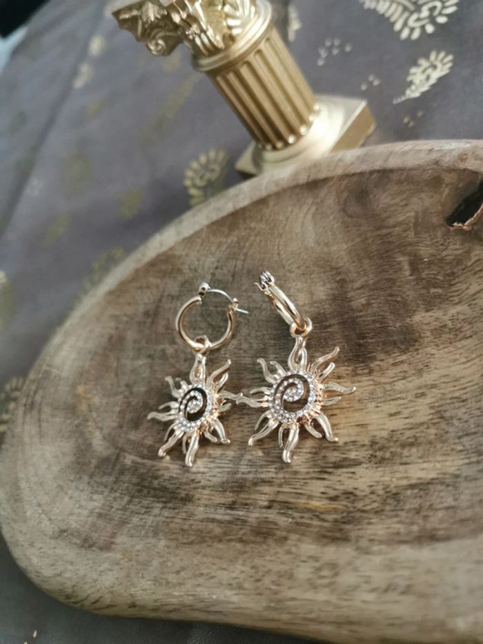 Boucles d'oreilles soleil doré - photo numéro 2