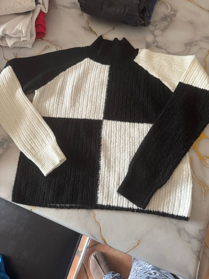 Pull noir et blanc