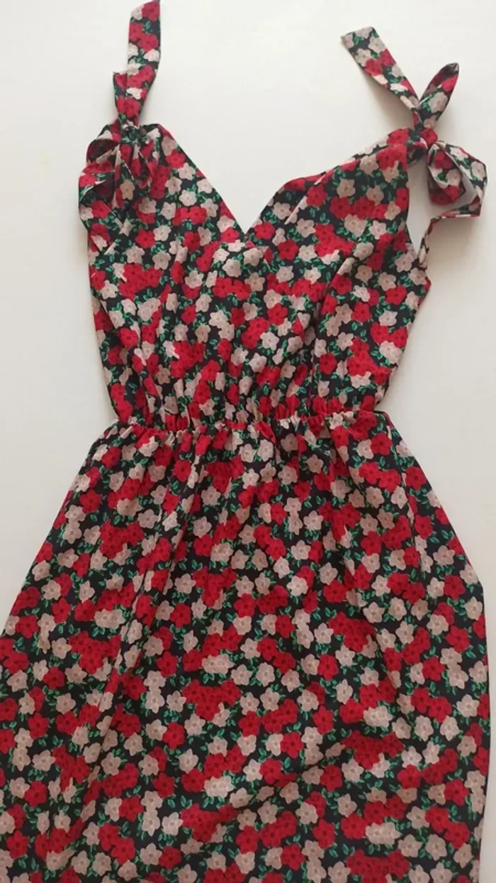 Jolie robe fleurie 38/40 très bon état - photo numéro 7