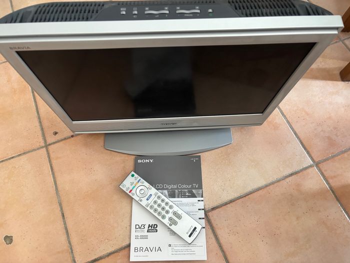 LCD DIGITAL COLOUR TV - photo numéro 2