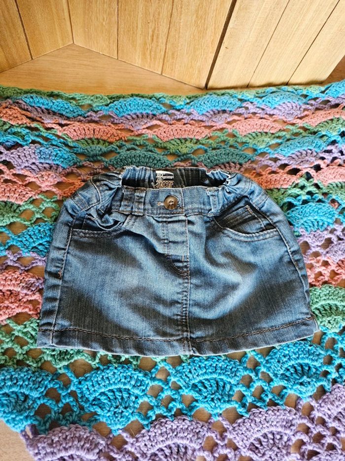 Jupe en jean bleue 18 mois, tape à l'œil