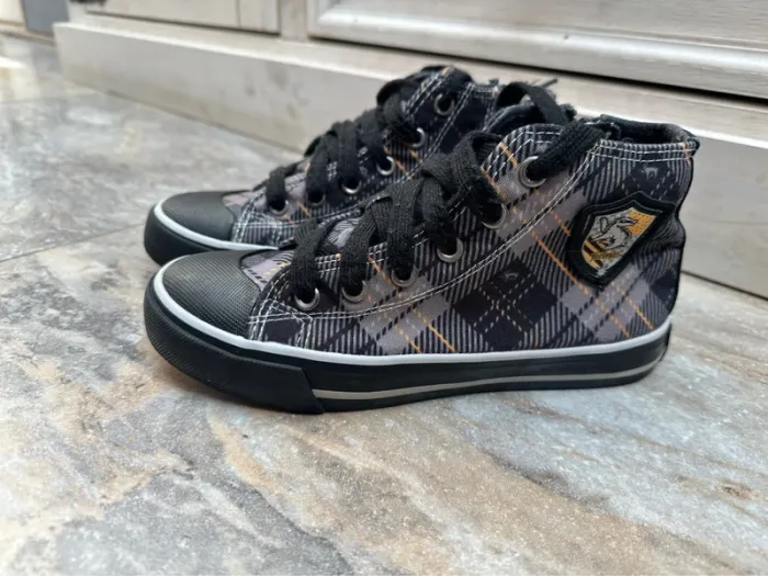 Basket montante Harry Potter 33 à carreaux gris et noir poufsouffle Hufflepuff - photo numéro 2