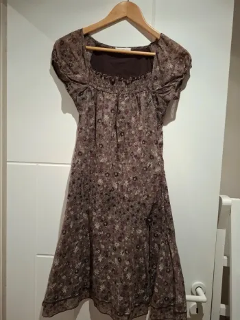 Robe fleurie 36 Très bon état