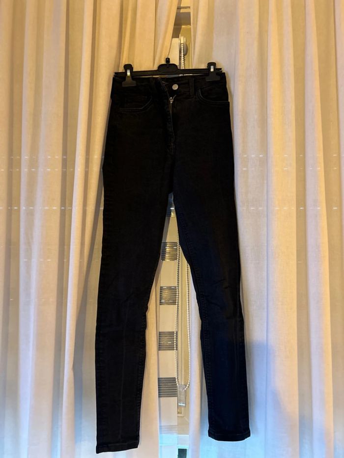 Jeans noir. - photo numéro 2
