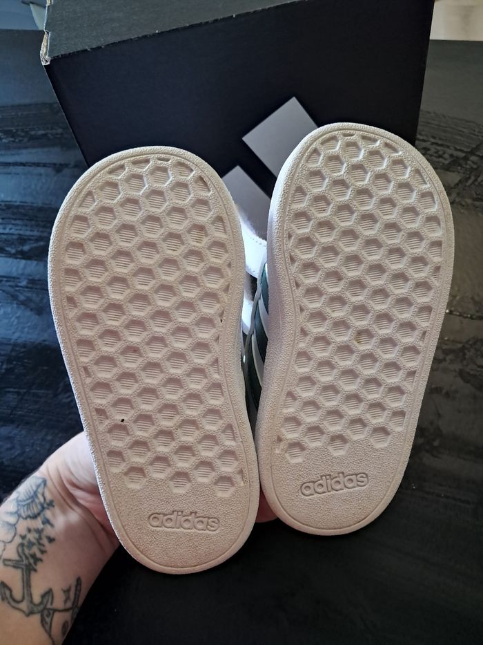 Basket adidas taille 22 - photo numéro 4