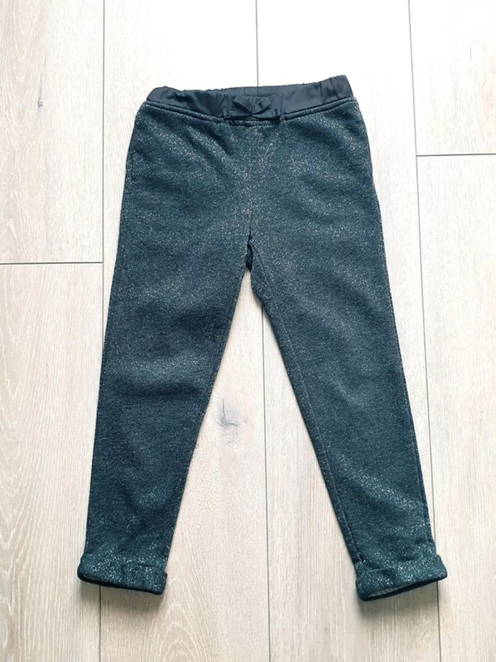 Pantalon détente noir brillant. Fille 5 ans. Marque Kiabi
