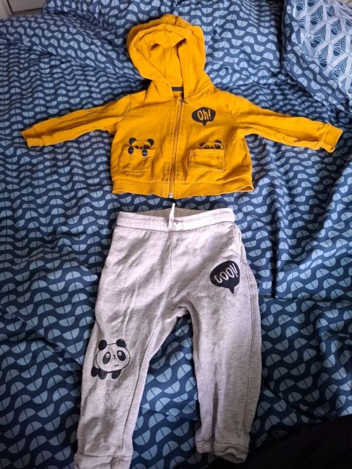 Ensemble jogging sûrement 18 mois