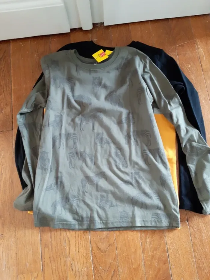 Tee-shirts garçon 12ans neufs - photo numéro 3