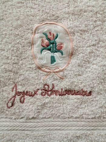 serviette rose pale Joyeux anniversaire 70 x 50