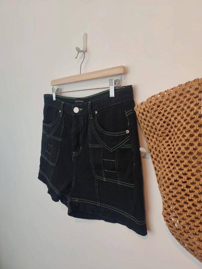 Short noir et coutures vertes pretty little things 42 - photo numéro 3