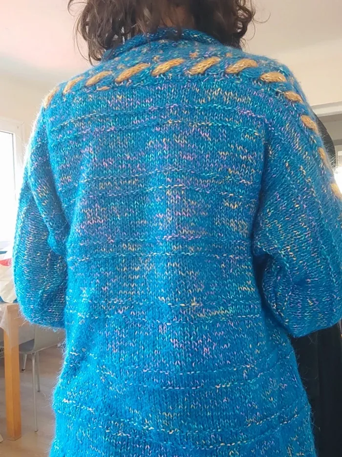 Superbe pull bleu et doré style années 80 - photo numéro 4