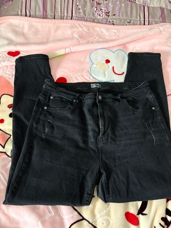 Jeans noir à trous