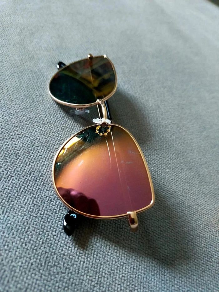 Lunettes de soleil dorées effet miroir – Neuves - photo numéro 3