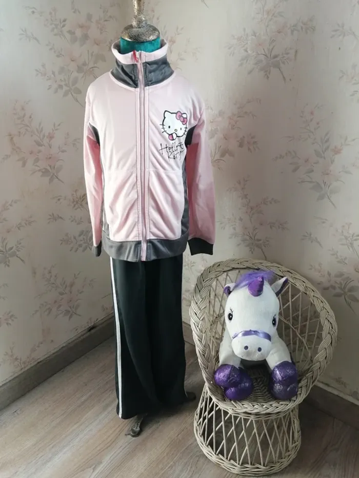 Ensemble de jogging veste rose et jogging gris / hello kitty-domyos / (8ans)