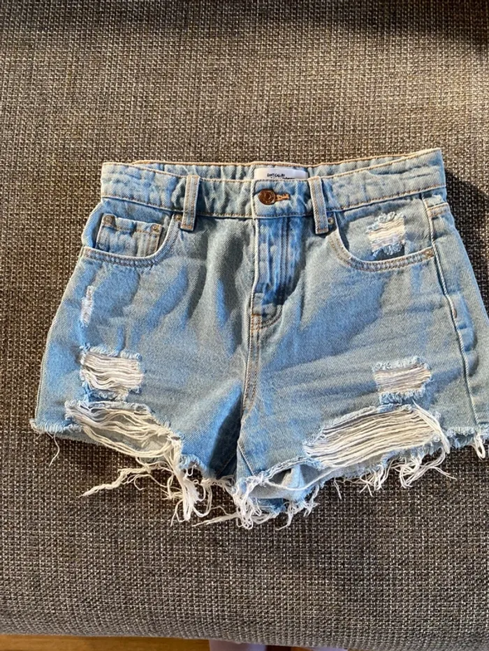 Short en jean bleu clair effiloché - Jennyfer - Mom fit T34
