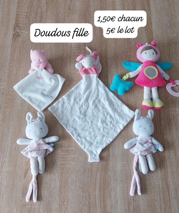 Doudous bébé fille en lot où à l'unité