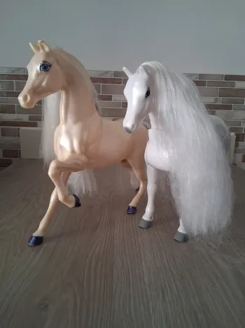 Lot de 2 grands chevaux
