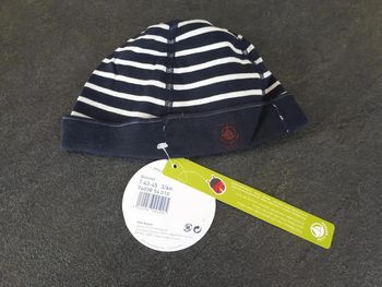 10 € Bonnet marin Petit Bateau100 % coton réversibleTaille 3/6 mois Neuf et étiqueté
