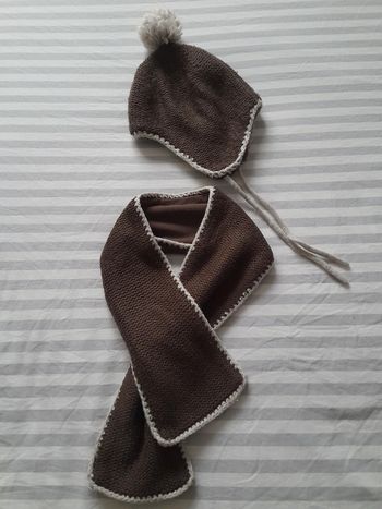 Ensemble bonnet  et écharpe