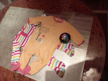 2 beaux pyjamas jolis designs en coton 9 a 12 mois