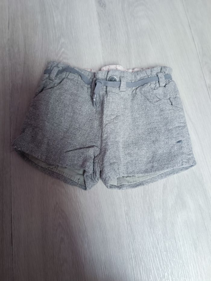 Short fille