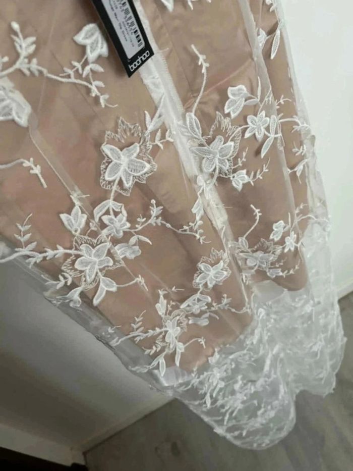 Robe de soirée en dentelle blanche - photo numéro 8