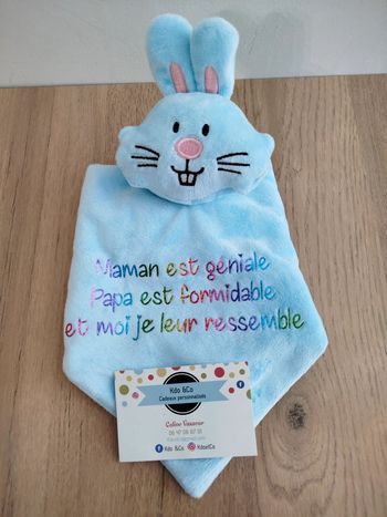 Doudou mouchoir lapin bleu texte humoristique maman géniale papa formidable