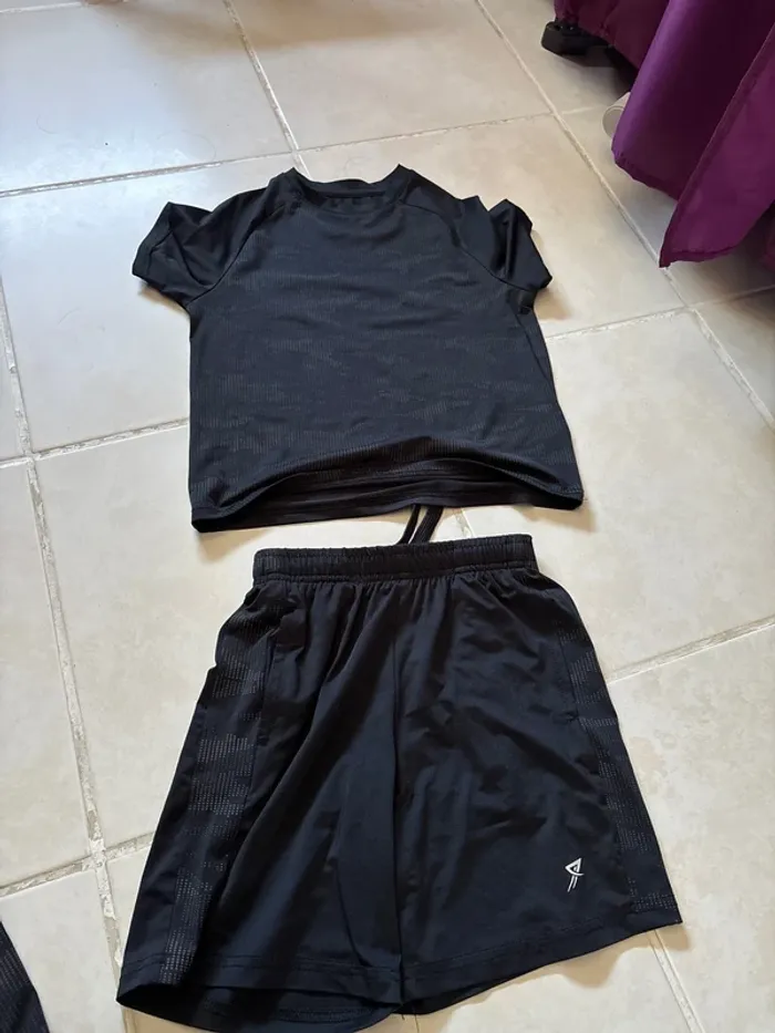 Ensemble de sport garçon taille 6ans