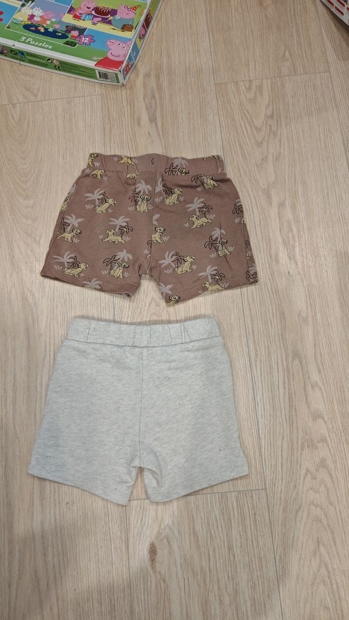 2 Shorts 12/18mois C&A - photo numéro 2