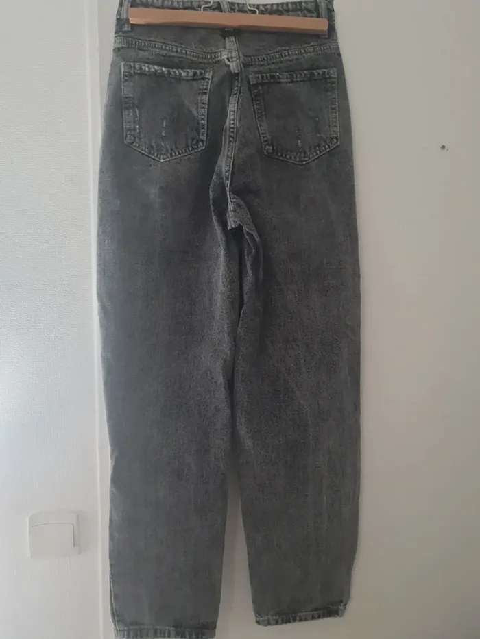 Jeans large troué - photo numéro 2