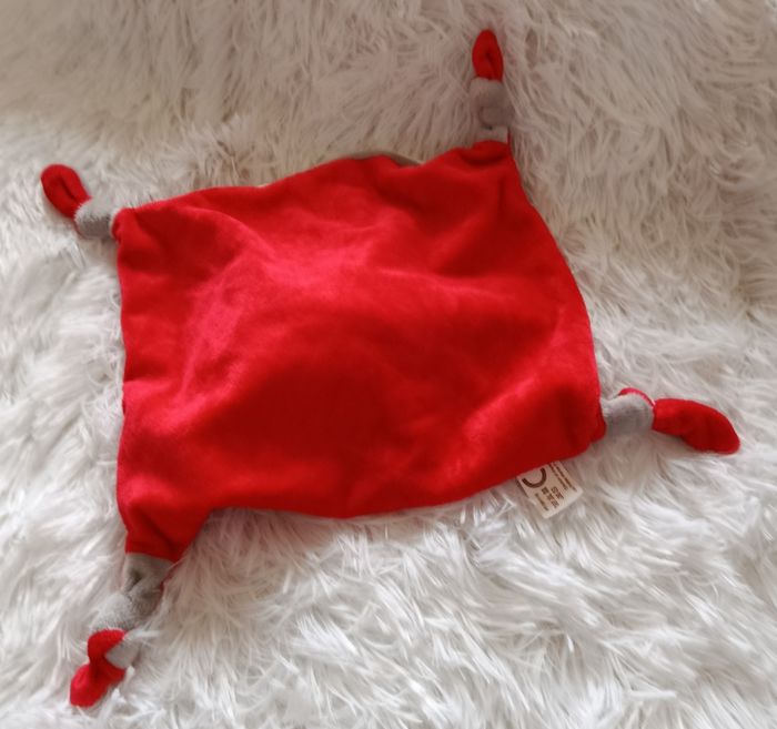 Doudou carré plat hippopotame gris rayé et rouge - Banque populaire - photo numéro 2