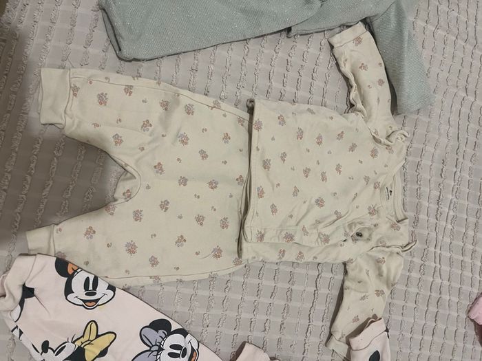 Lot de 4 ensembles 6 mois