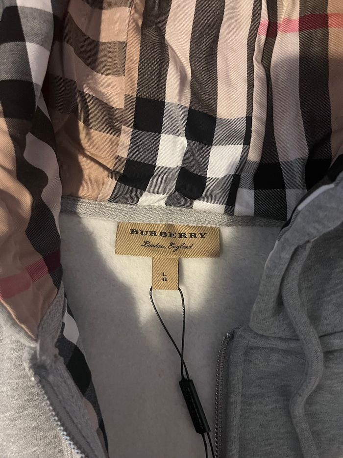 Pull à capuche Burberry neuf - photo numéro 6