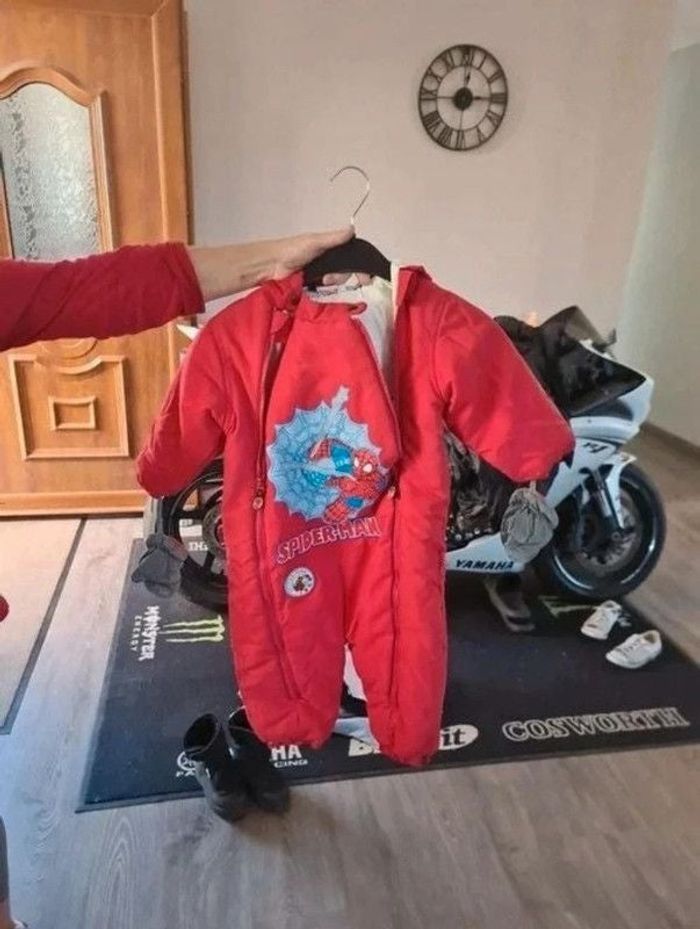 Combinaison a capuche spiderman avec moufles 2ans