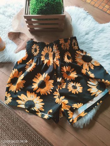 Short tournesol shein T34
