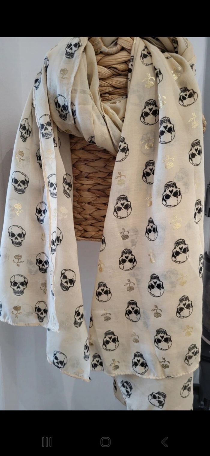 Foulard tête mort blanc doré