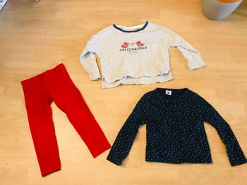 Lot fille taille 4 ans