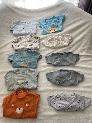 Lots pyjamas + bodys 3 mois