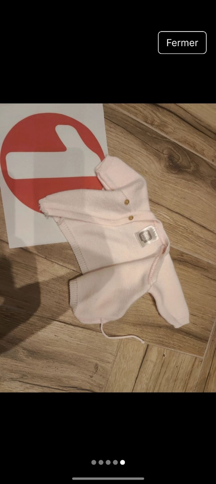 Ensemble pantalon rose et pull en maille fermeture croisé 
Marque trois kilos sept 
Parfait état 
Coloris rose - photo numéro 5