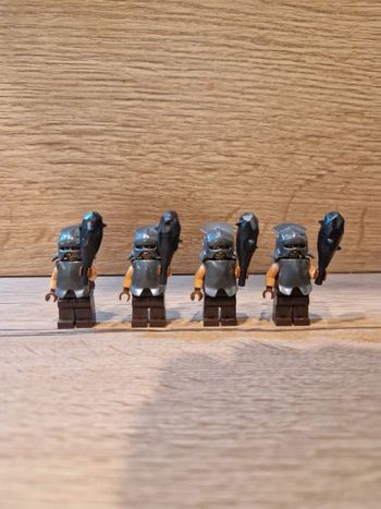 Figurines type lego 4 guerriers orcs seigneur des anneaux