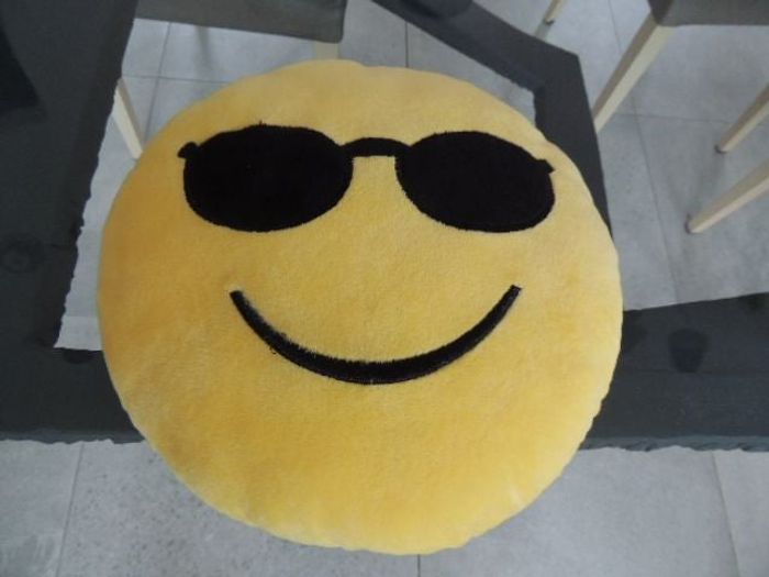 Peluche, coussin soleil smile
