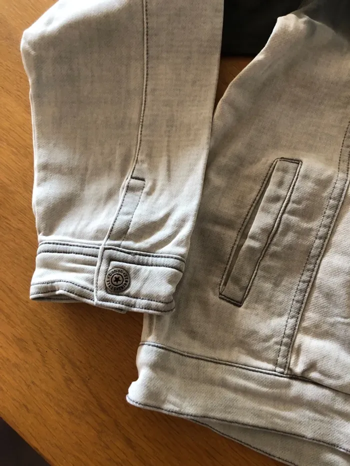 Veste en jean avec capuche amovible - photo numéro 4
