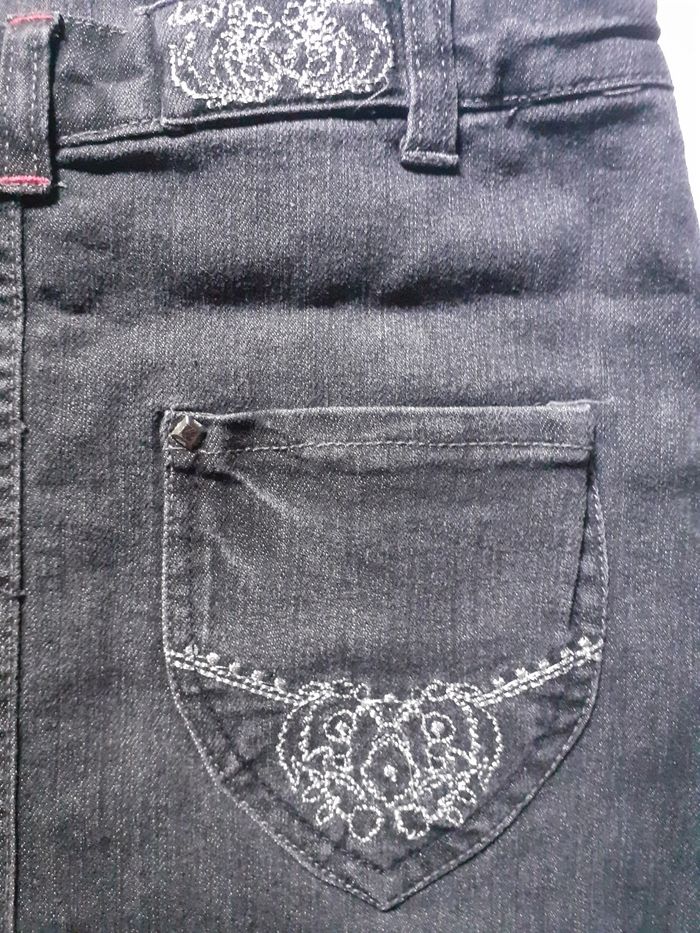 Robe salopette en jean noire - photo numéro 7